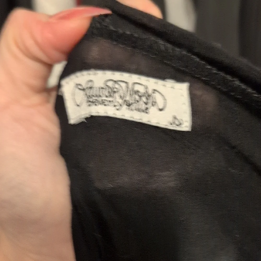 Lauren Moshi Black Tee with Red Sequin Lip Graphic - Picture 2 of 2